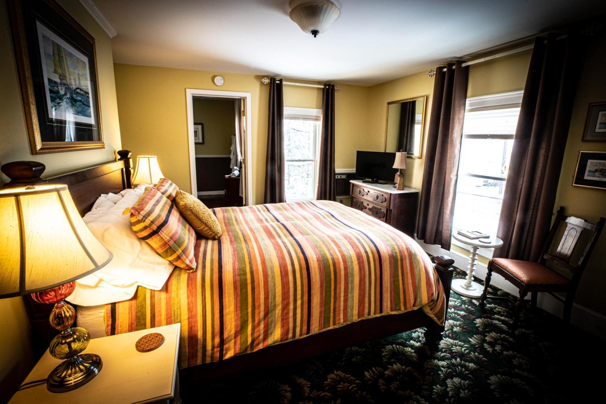 Twin Oaks Inn ソーガタック エクステリア 写真