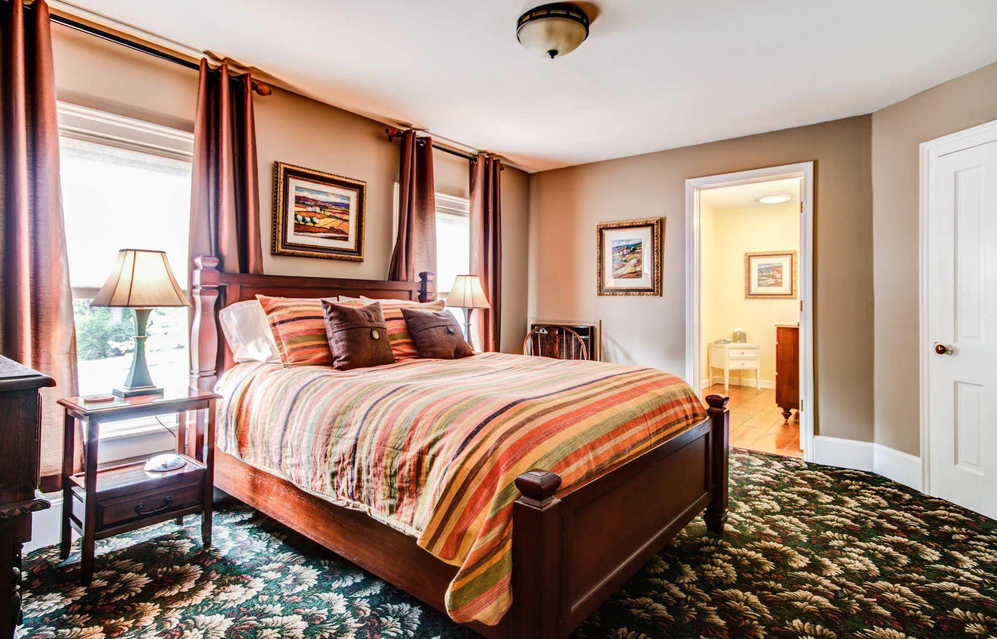Twin Oaks Inn ソーガタック エクステリア 写真