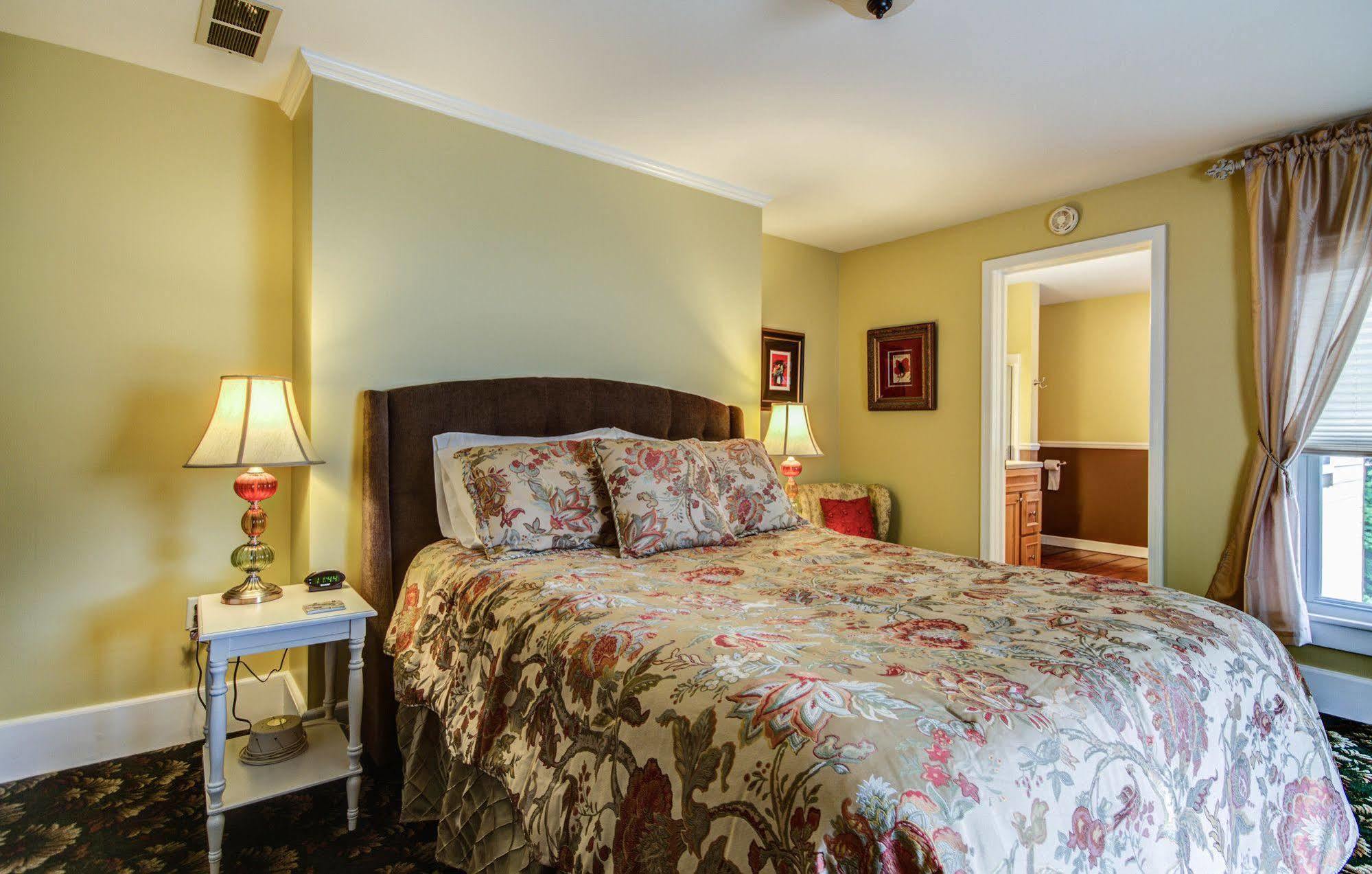 Twin Oaks Inn ソーガタック エクステリア 写真